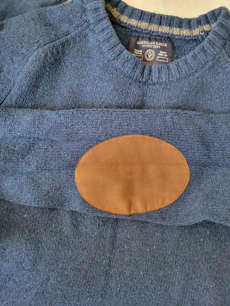 American Eagle Sweater image indicator(4)