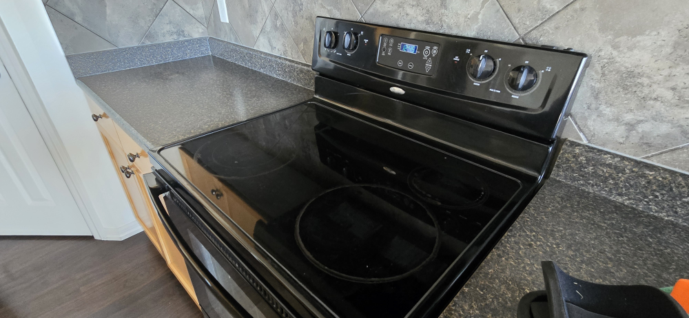 Whirlpool Electric Range - photo 2