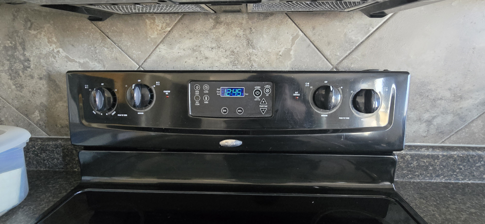 Whirlpool Electric Range - photo 3