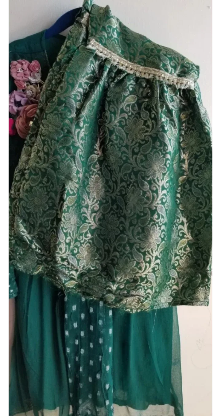 Girls' Emerald Green Shalwar Kameez with Floral Detailing image indicator(6)