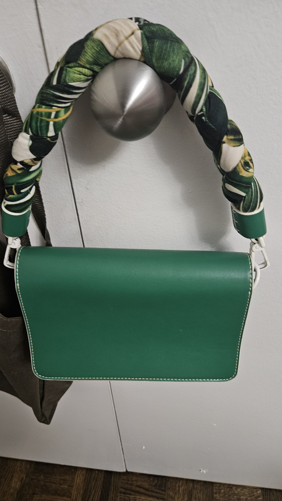 Charles & Keith - photo 2