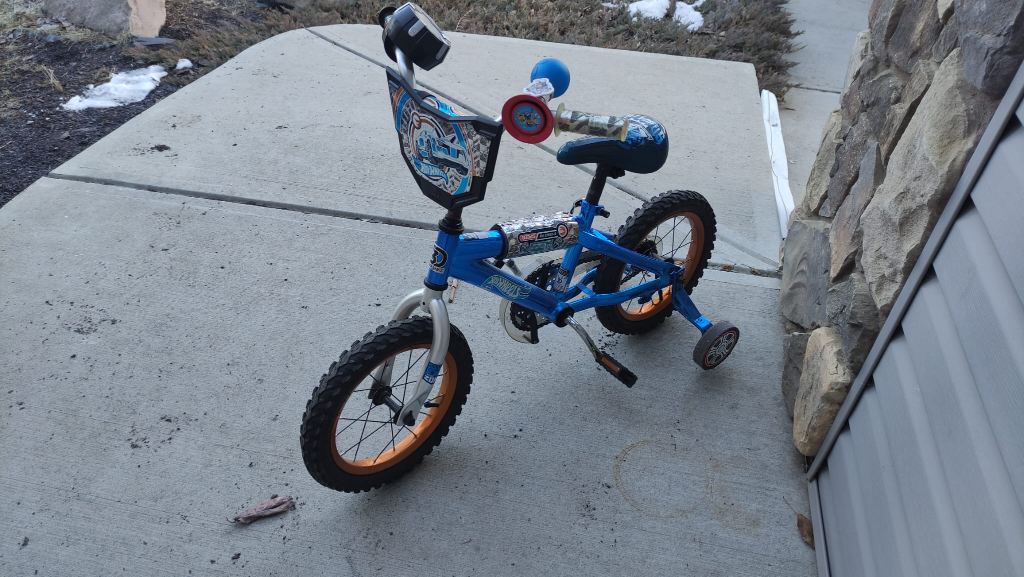 Hot Wheels Kid's Bike with Training Wheels