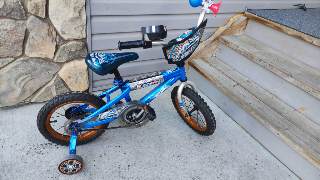 Hot Wheels Kid's Bike with Training Wheels - photo 3