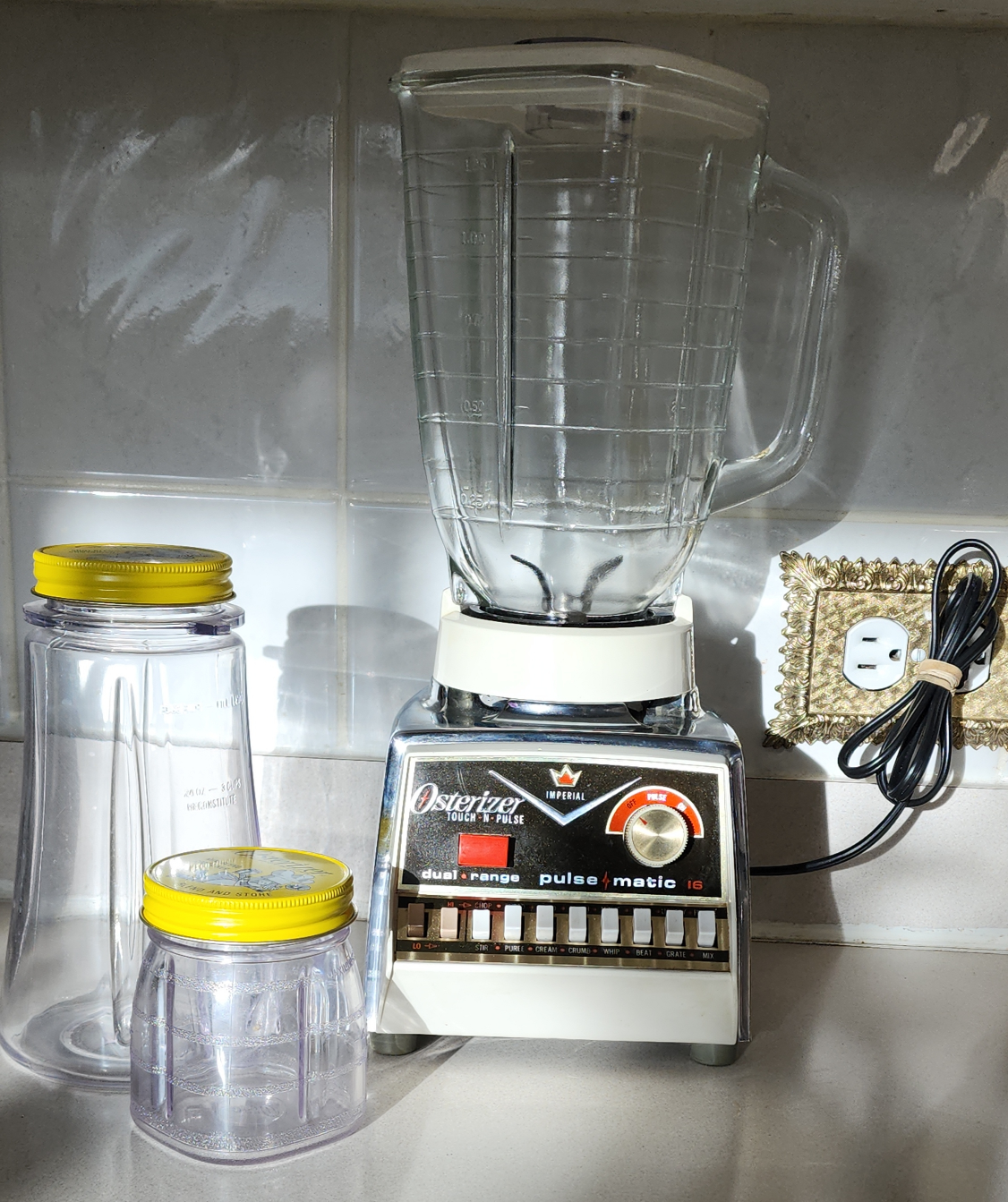 Vintage Osterizer Pulse-Matic 16 Blender