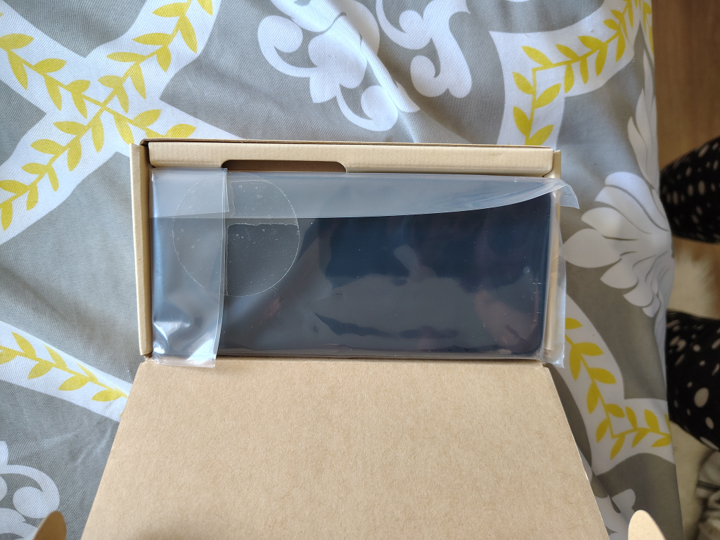 New Moto G 5G Smartphone Box - photo 3