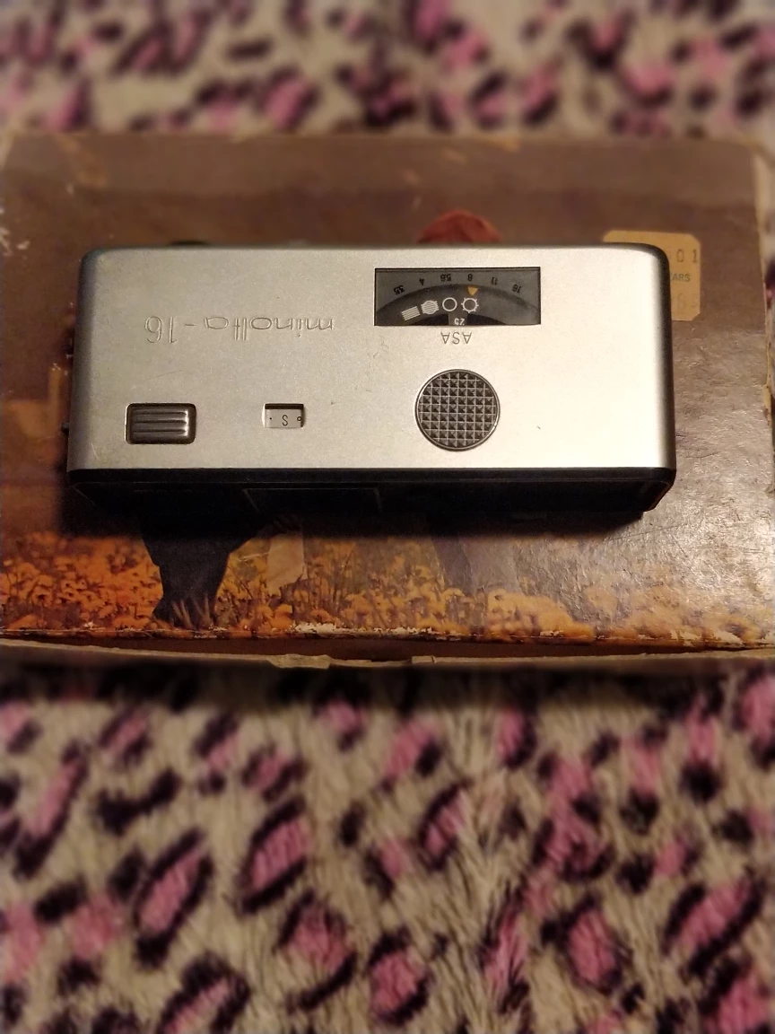 Vintage Minolta 16 P subminiature camera with box - photo 2