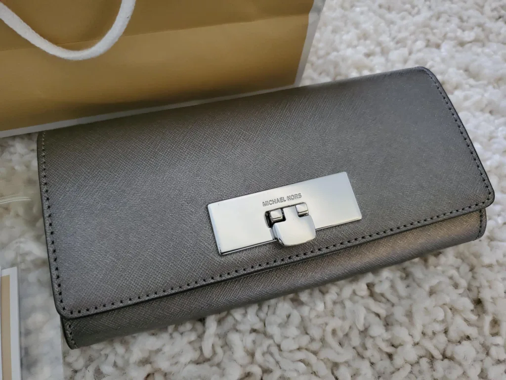 New Michael Kors Callie Carryall Leather Wallet - Nickel image indicator(2)