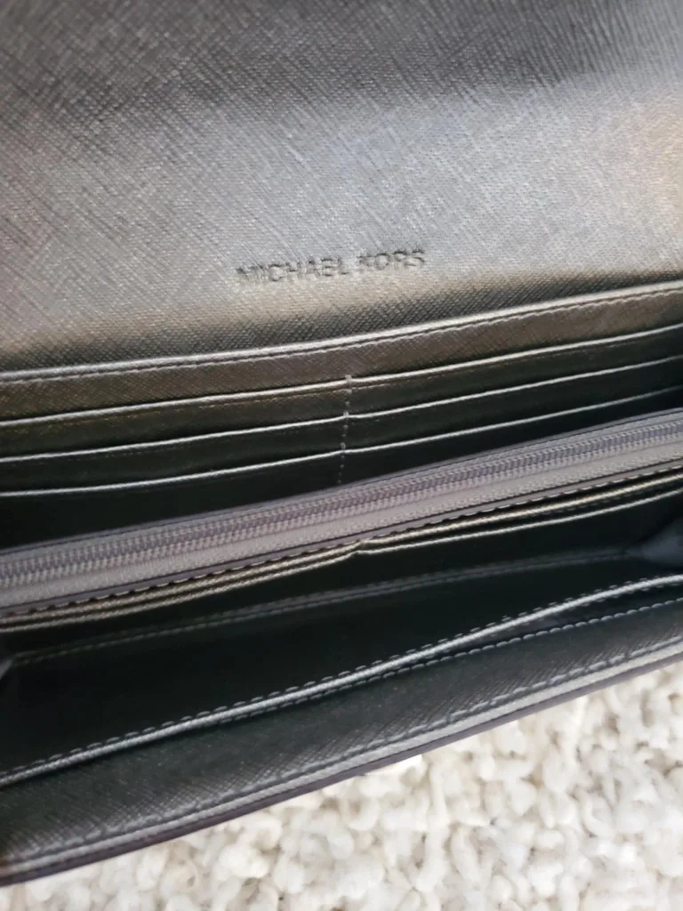 New Michael Kors Callie Carryall Leather Wallet - Nickel image indicator(4)