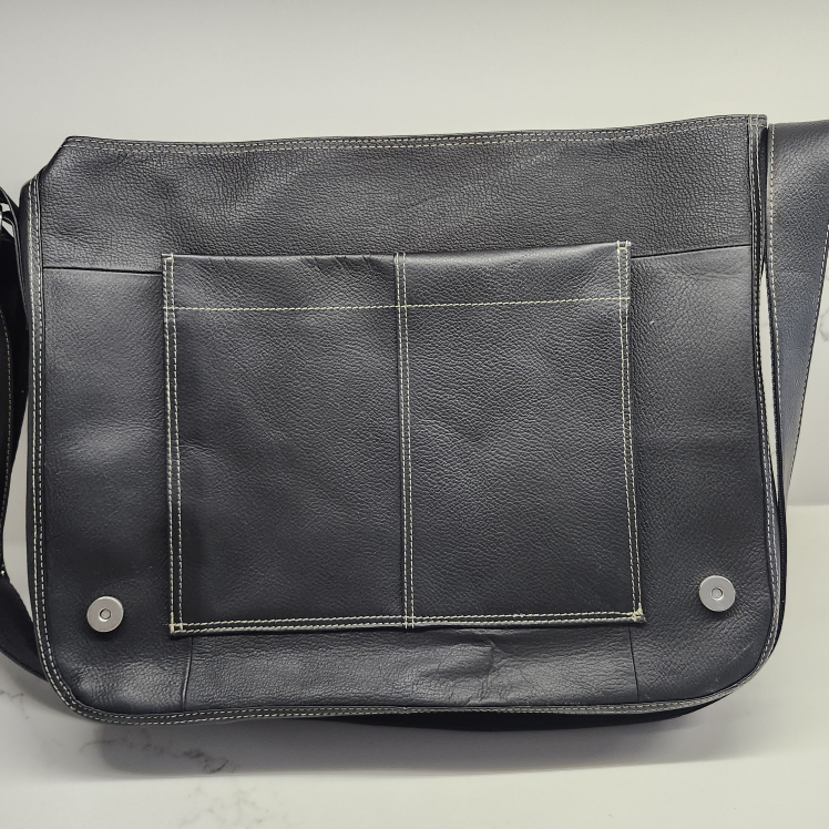 Black Leather Messenger Bag. New without tags - photo 2
