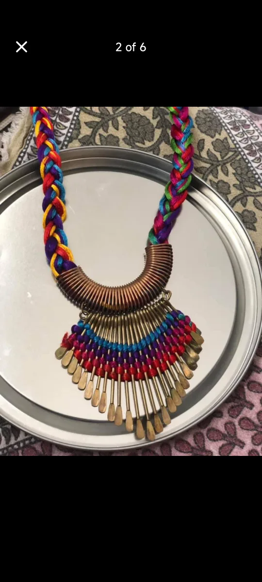 Lot of 4 statement necklaces and 2 pairs of earrings image indicator(2)