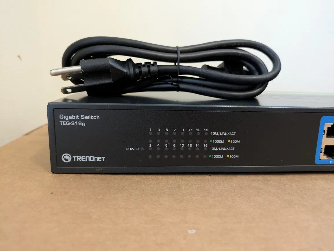 16-Port Gigabit GREENnet Switch image indicator(2)