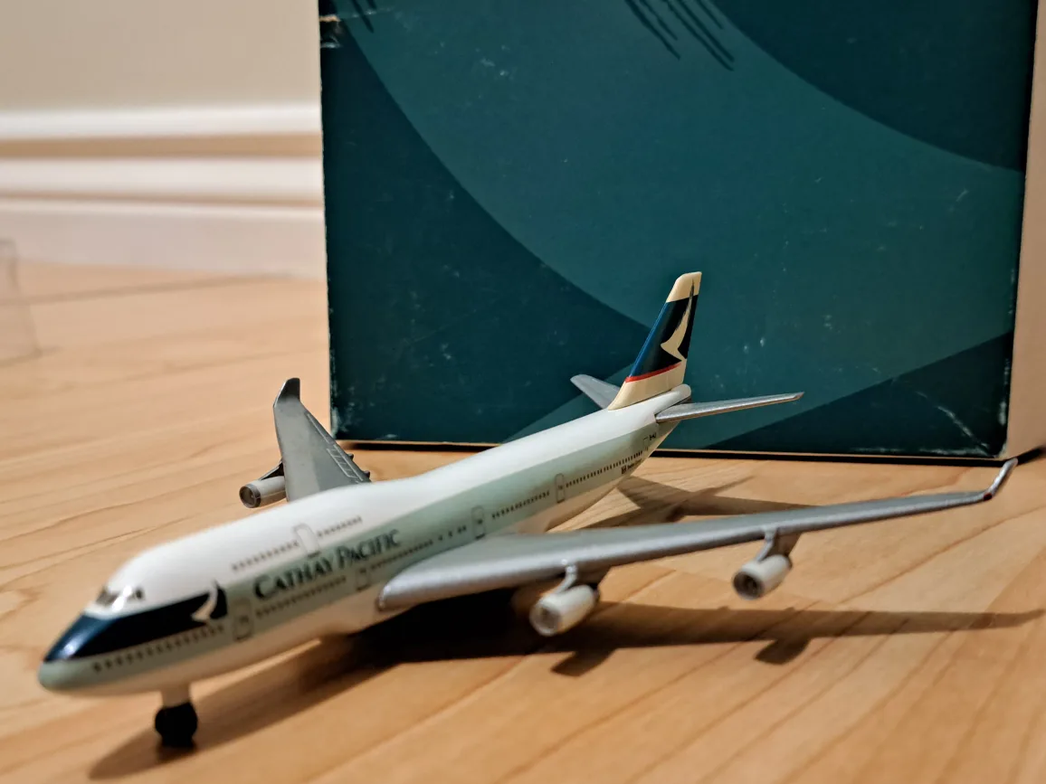 Cathay Pacific Boeing 747-400 Airplane Model 1:500 image indicator(2)