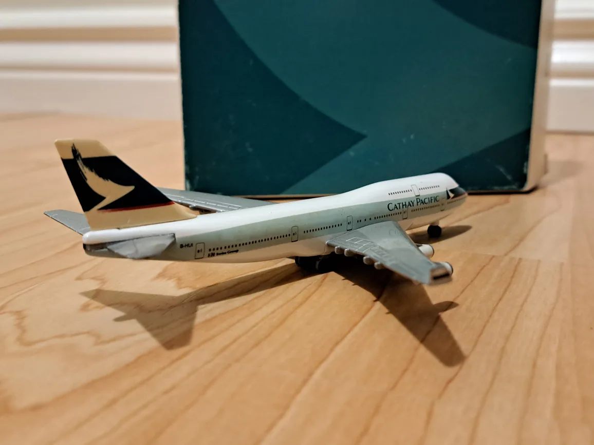 Cathay Pacific Boeing 747-400 Airplane Model 1:500 image indicator(4)