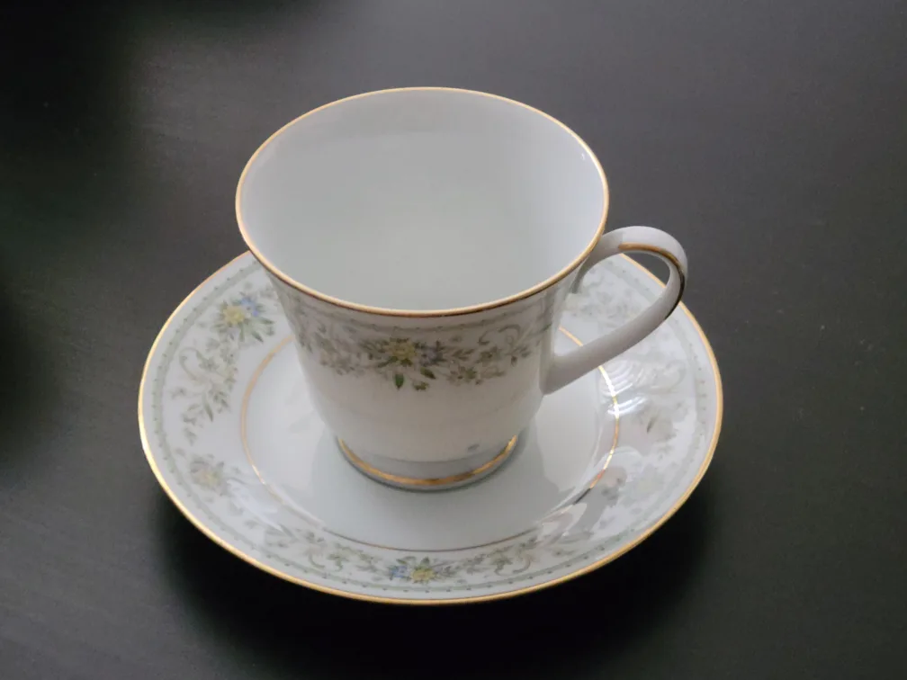 Noritake Green Hill Teacups and Saucers image indicator(2)