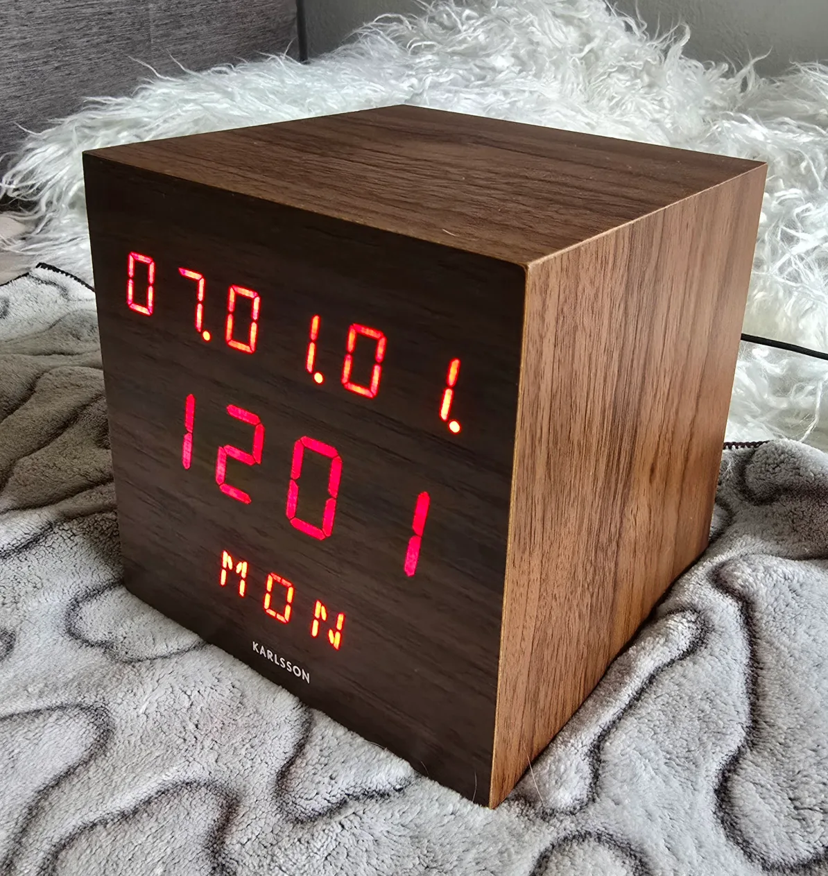 Karlsson LED Wooden Cube Clock image indicator(2)