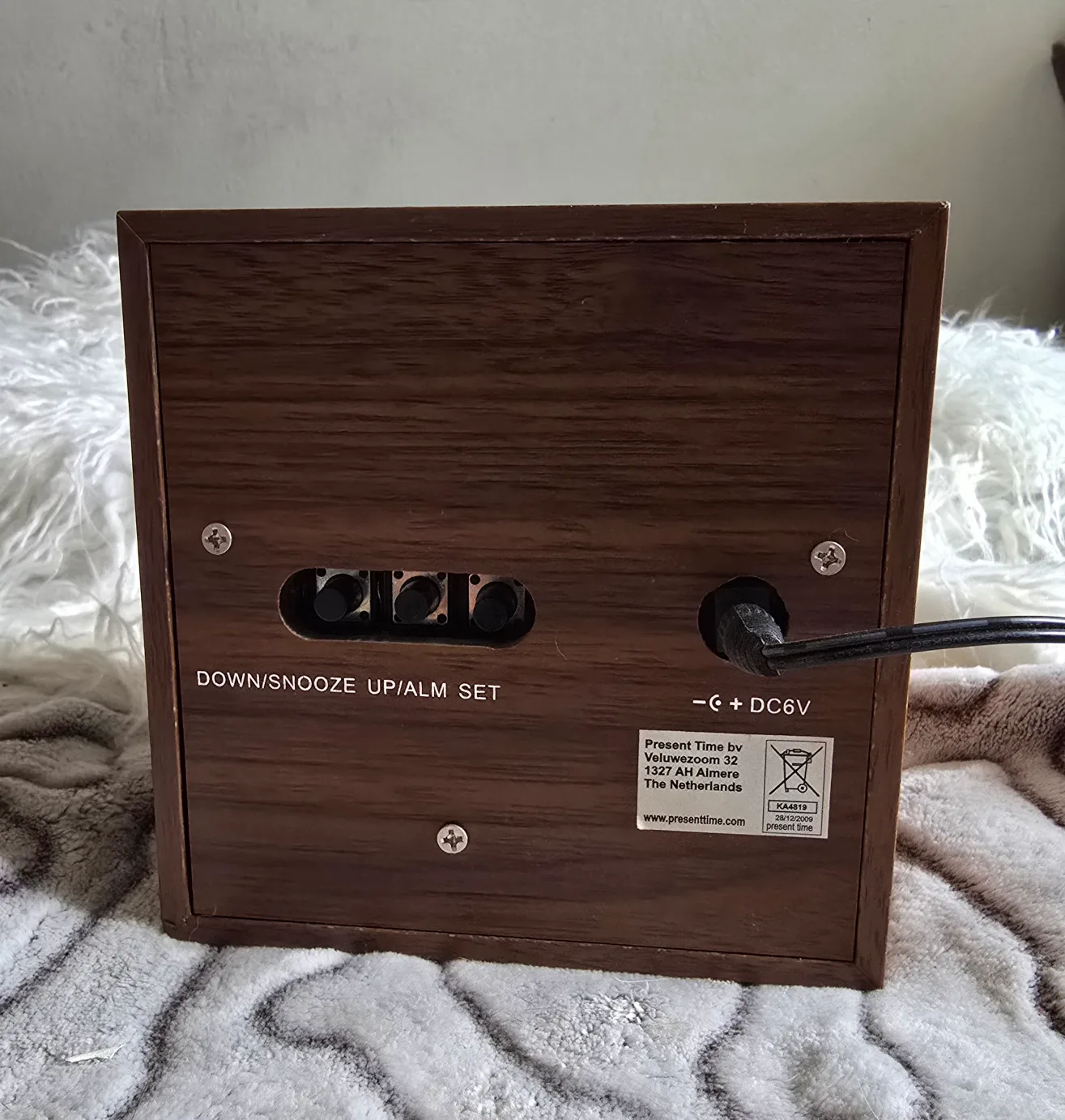 Karlsson LED Wooden Cube Clock image indicator(3)