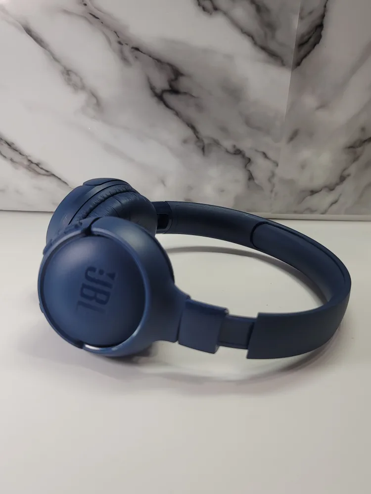 JBL Tune 520BT Wireless On-Ear Headphones image indicator(2)