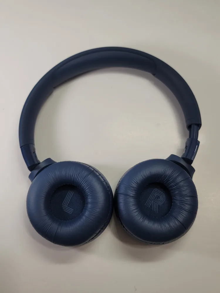 JBL Tune 520BT Wireless On-Ear Headphones image indicator(4)