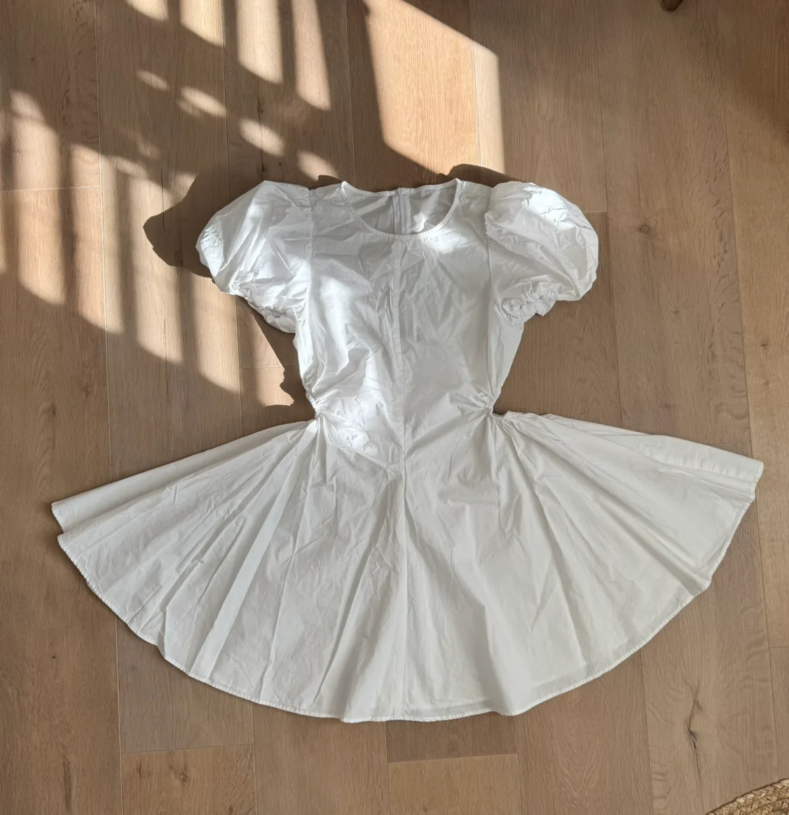 Urban revivo withe lantern sleeves dress image indicator(3)