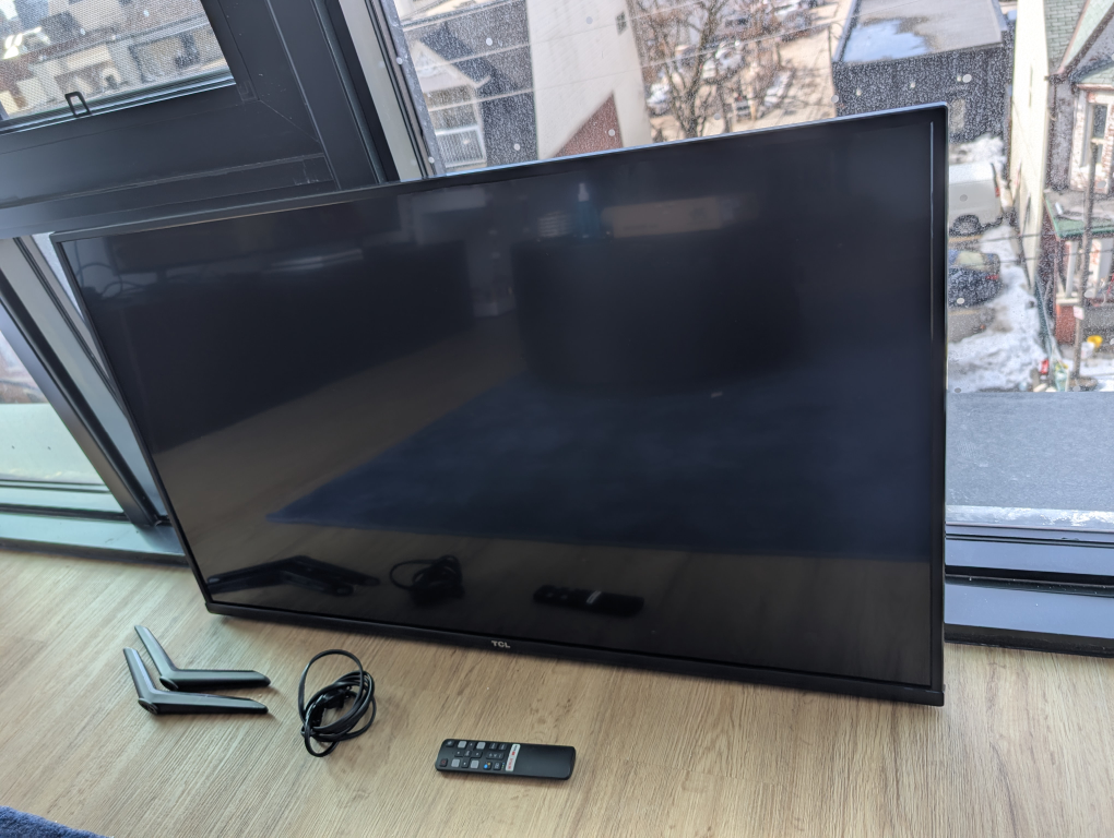 📺 TCL 43" Smart TV – Good Condition, Ready to Use!