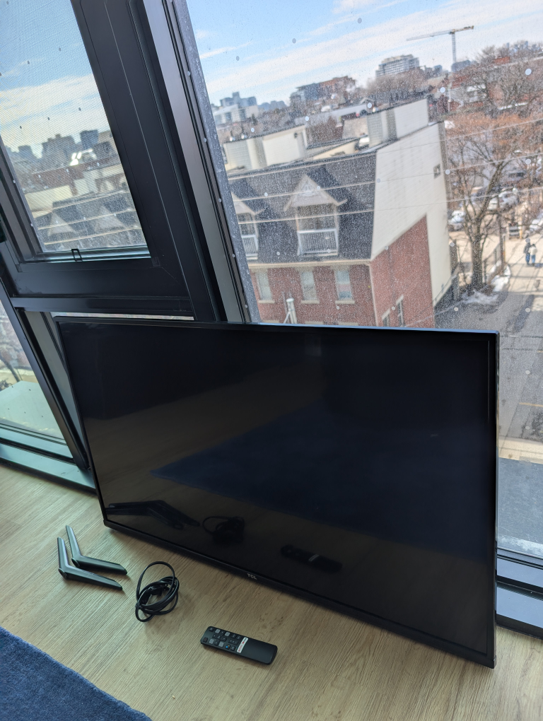 📺 TCL 43" Smart TV – Good Condition, Ready to Use! - photo 2