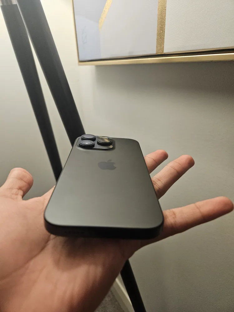 iPhone 16 pro - Black image indicator(4)