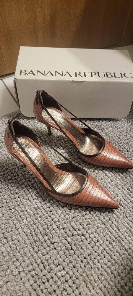 Banana Republic  Leather Heels Size 8.5