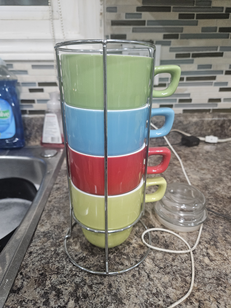 Set of 4 Stackable Mugs with Metal Rack