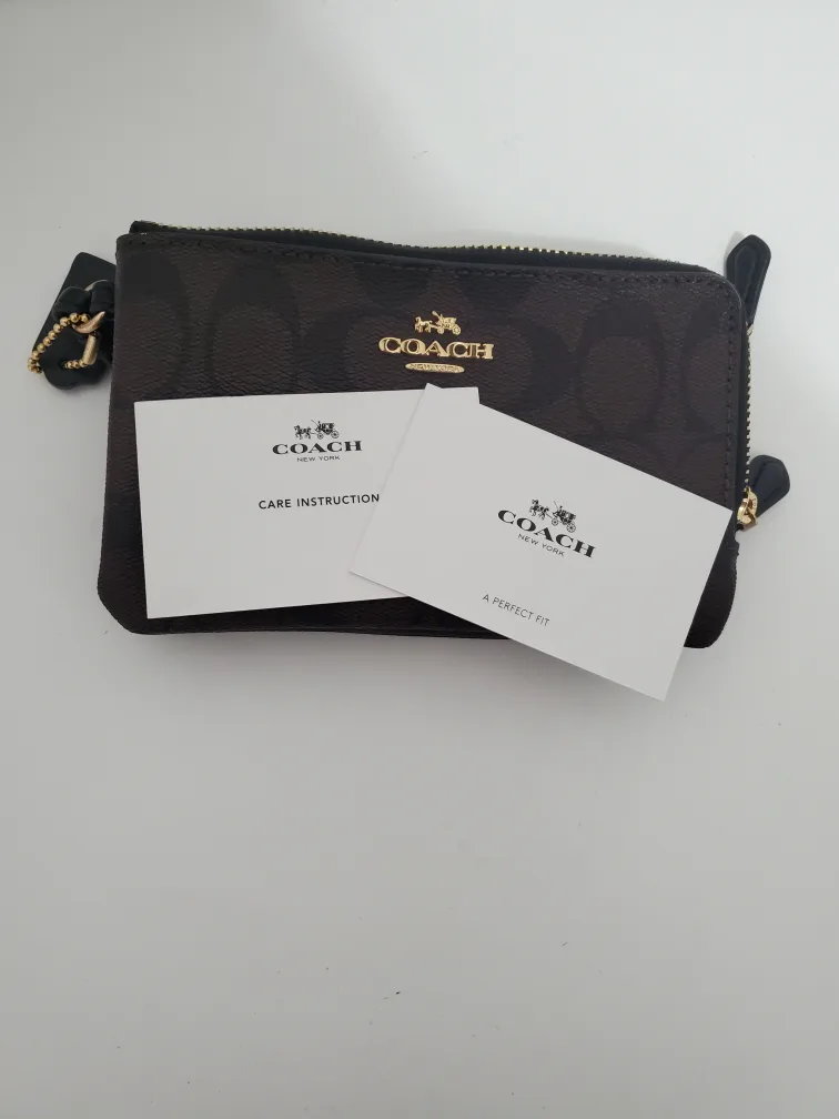 COACH Wallet image indicator(3)