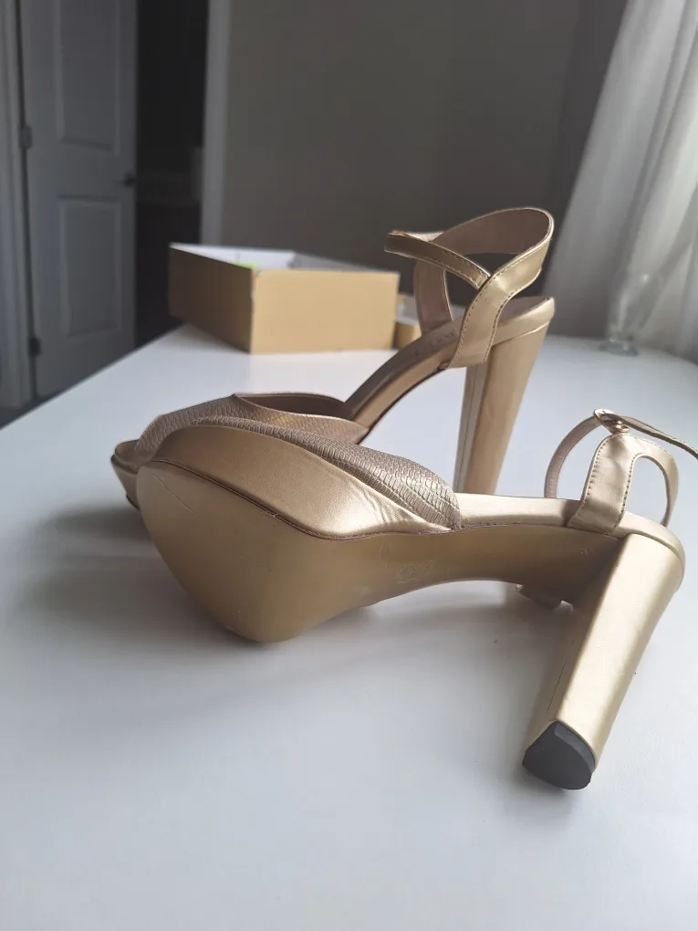 Gold Platform Heels - Size 9 image indicator(9)