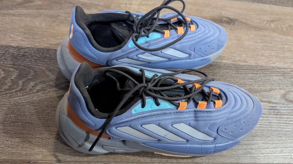 Adidas Sneakers Size 8.5 image indicator(2)