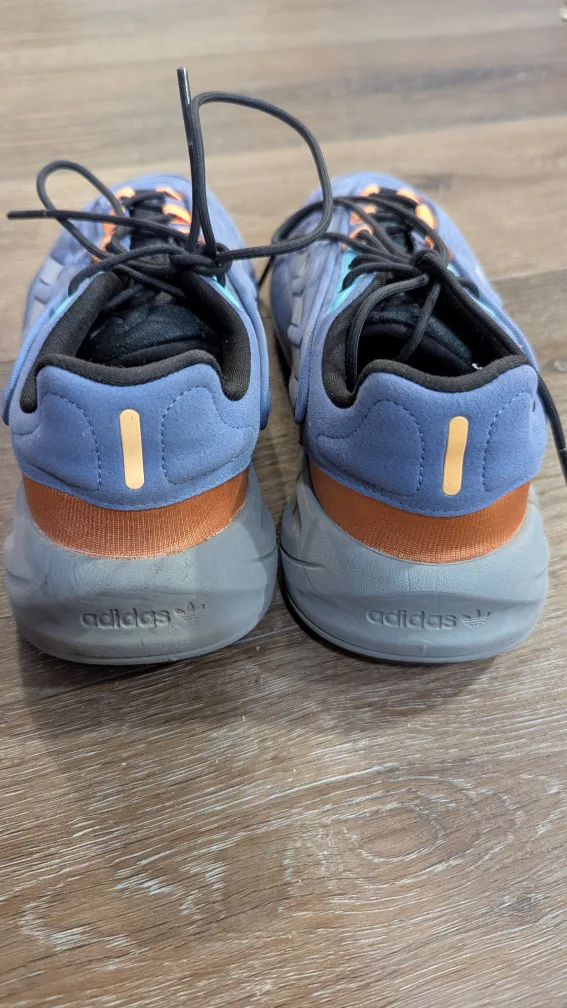 Adidas Sneakers Size 8.5 image indicator(3)