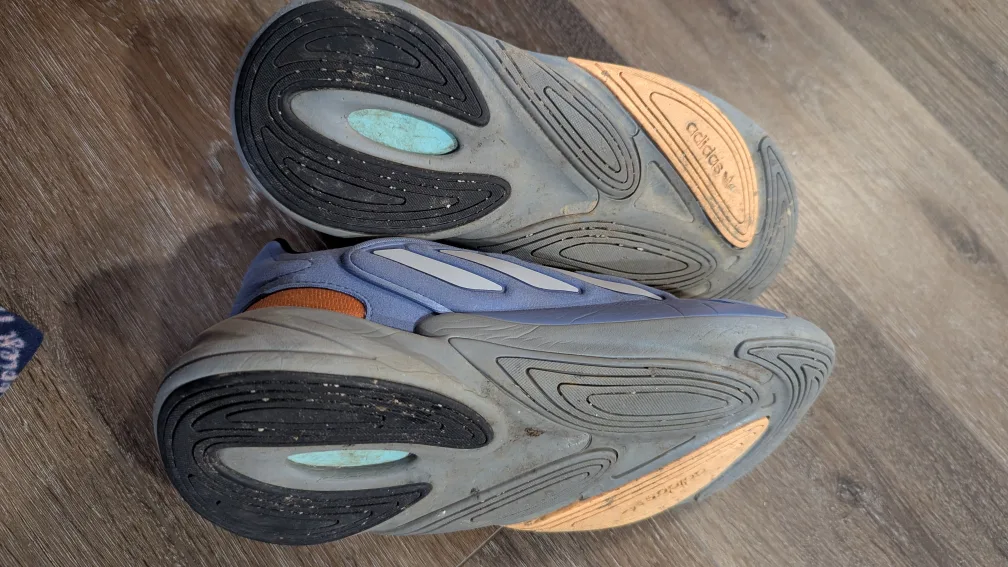 Adidas Sneakers Size 8.5 image indicator(6)