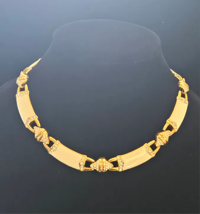 Pre-Loved Vintage Choker Necklace image indicator(8)