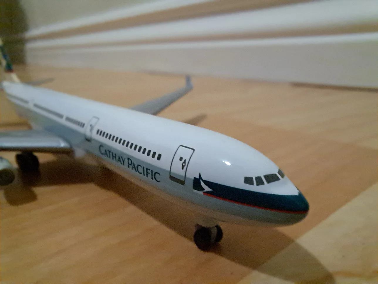 Cathay Pacific Airplane Model 1:500 Scale image indicator(2)
