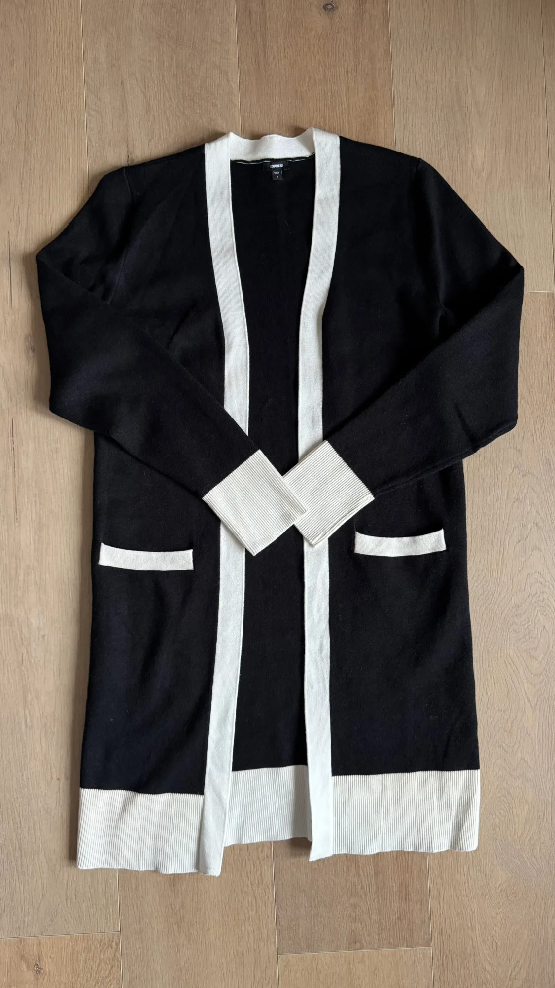 New! Express black/white knitted cardigan image indicator(3)