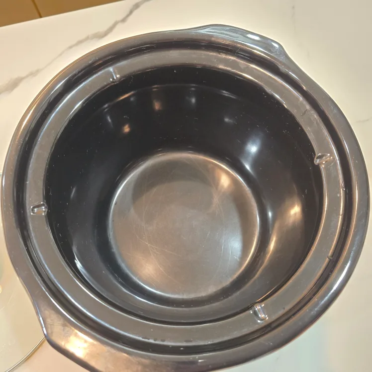 Crock-Pot 3-Quart Slow Cooker - Black & White Damask image indicator(4)