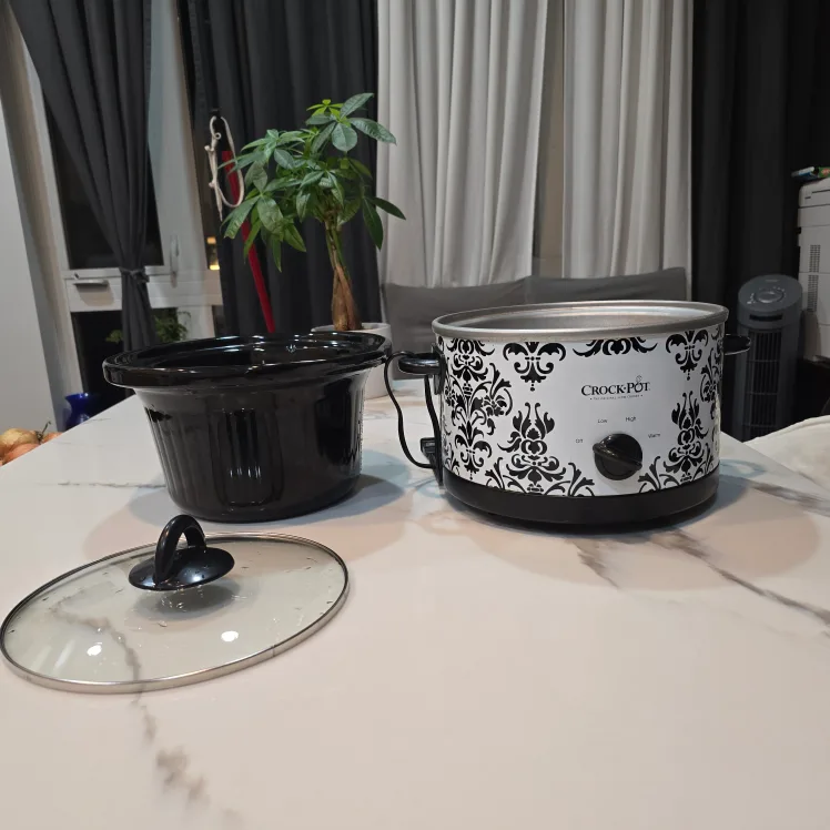 Crock-Pot 3-Quart Slow Cooker - Black & White Damask image indicator(6)