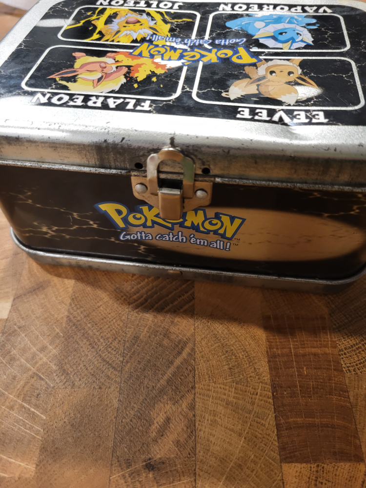 Vintage Pokémon Eevee Evolutions Metal Tin - photo 4