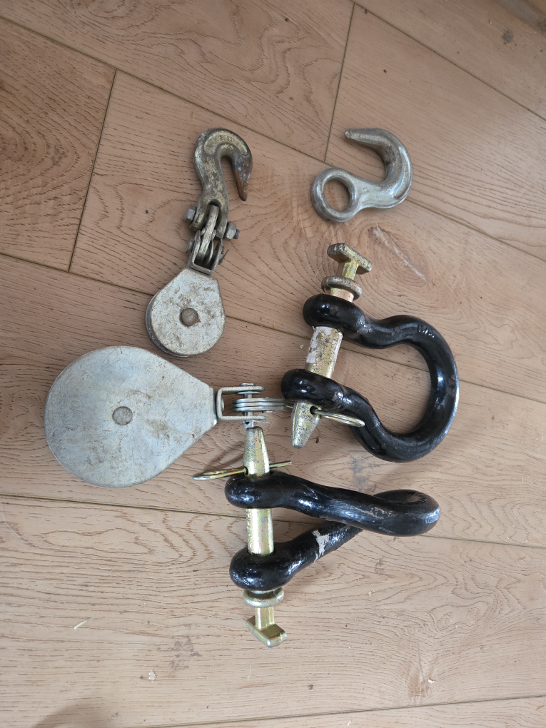 Heavy Duty Pulley and Shackles