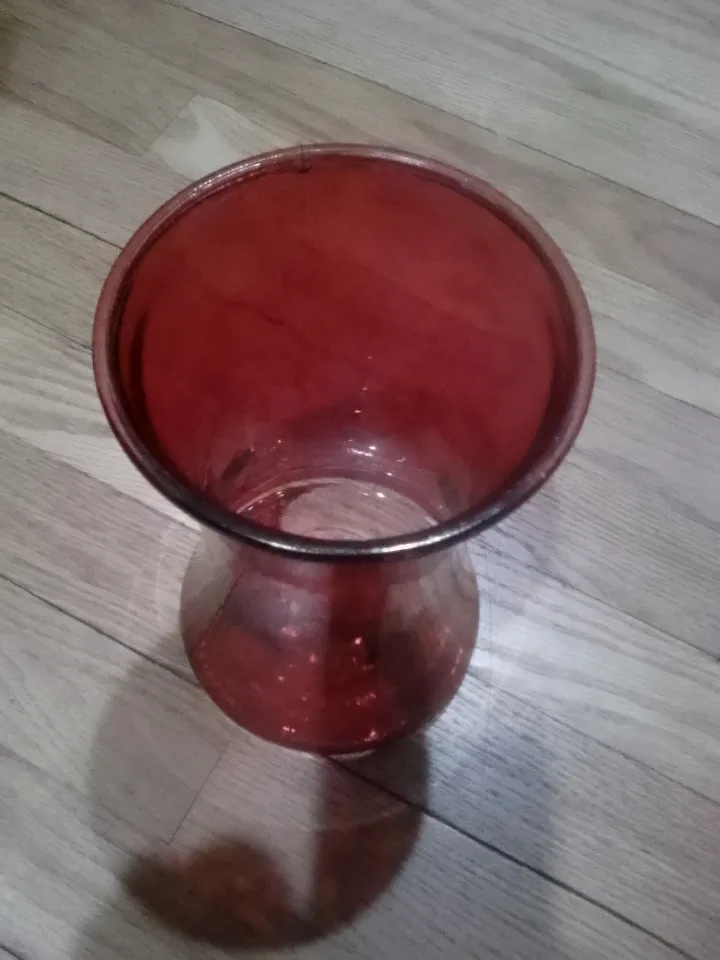 Red Glass Vase image indicator(3)