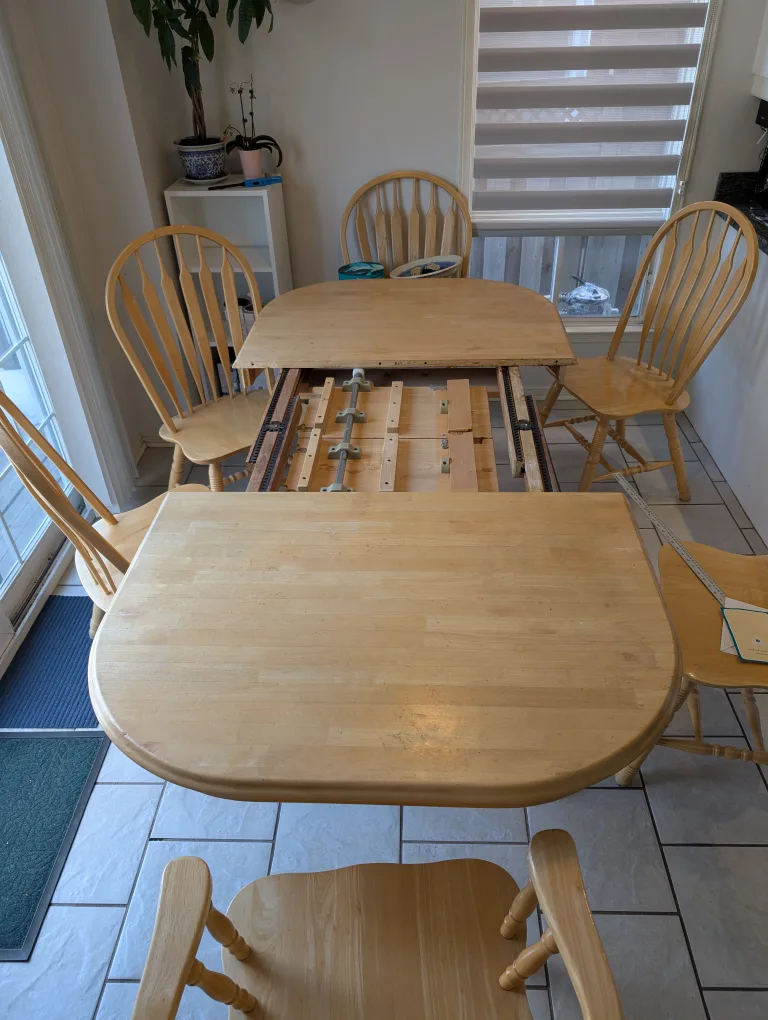 Solid wood dining room table / 8 chairs image indicator(2)