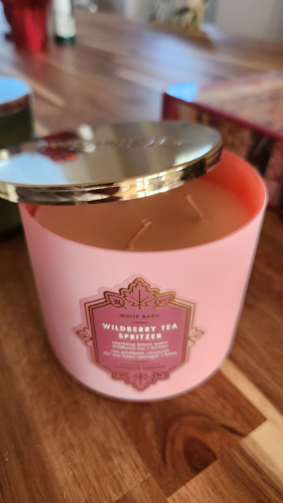 White Barn Wildberry Tea Spritzer Candle