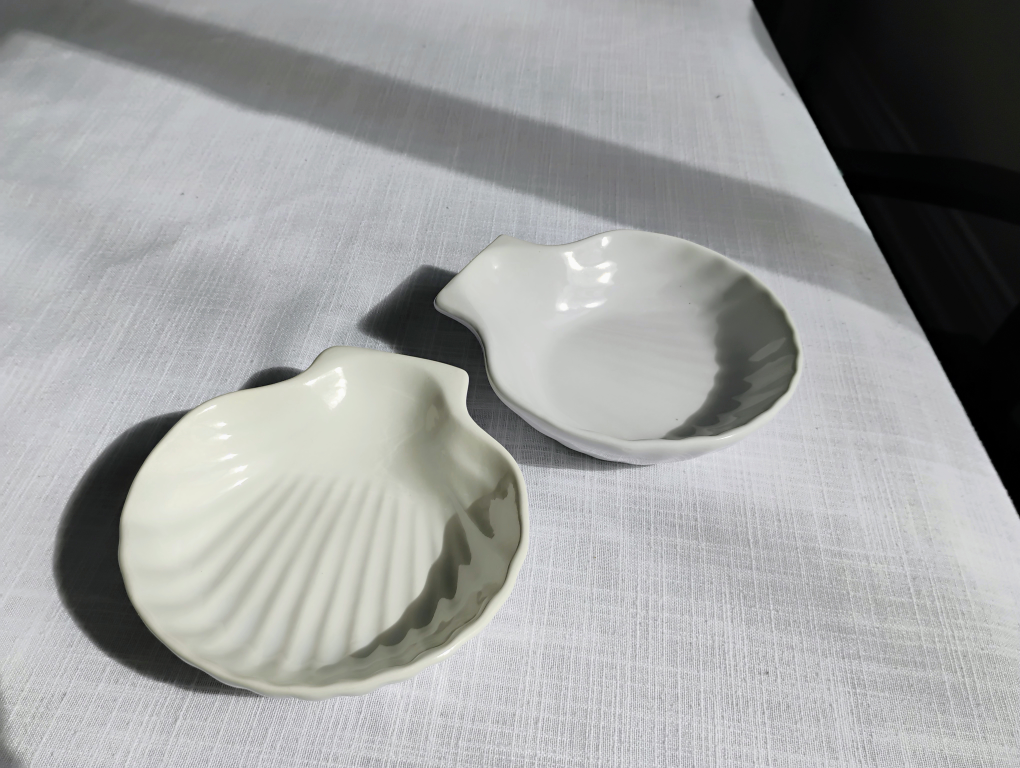 Set of Four Shell-Shaped Dishes - photo 2
