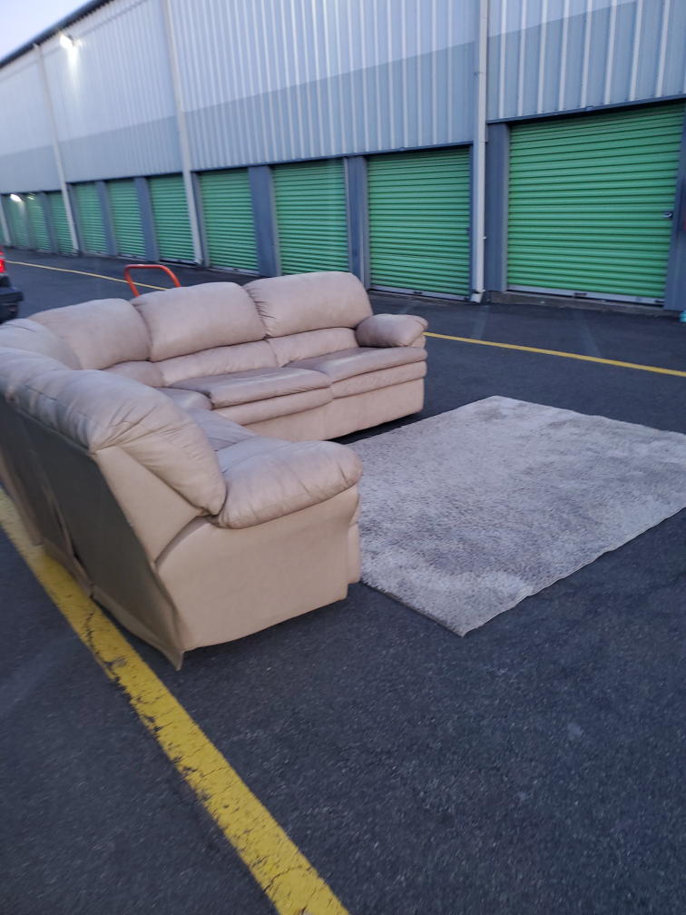 ASHLEY beige Leather Sectional w/pullout & recliners(DELIVERY) - photo 4