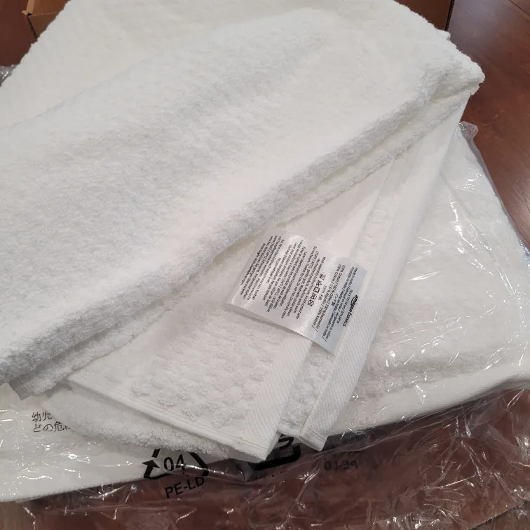 Amazon Basics Odor Resistant Textured Bath Towels - 4 Pack image indicator(4)