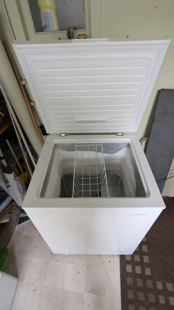 Insignia 5.0 cu. ft. Chest Freezer image indicator(4)