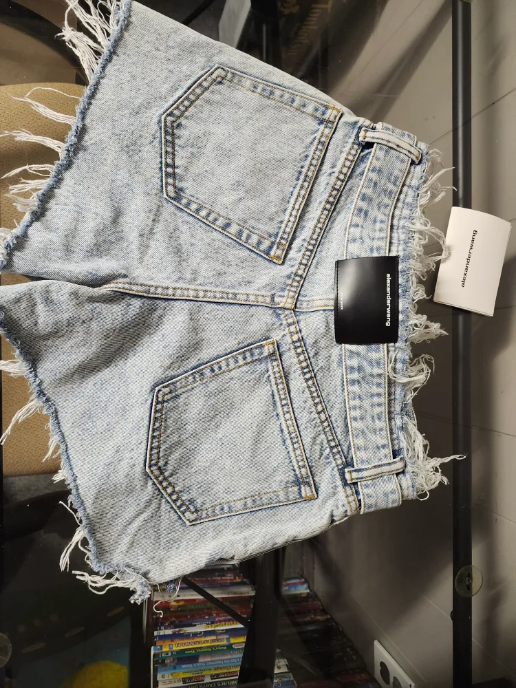 new Alexander Wang Pebble Bleach Frayed Denim Shorts Size 26 image indicator(2)