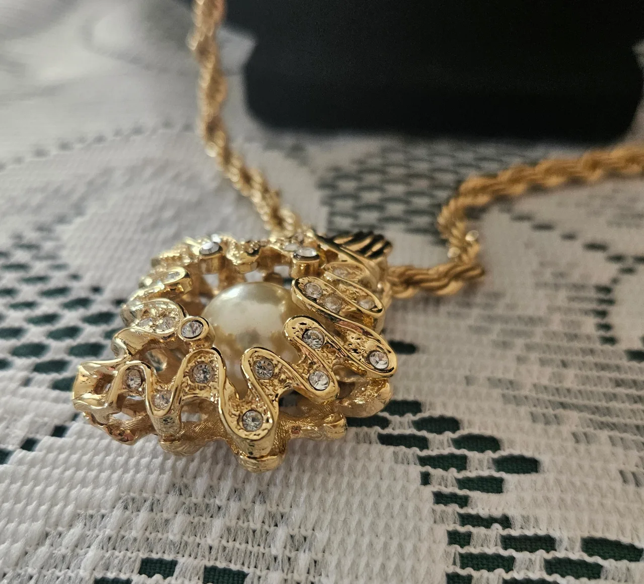 Vintage Fifth Avenue Collection Faux Pearl Pendant Necklace image indicator(2)