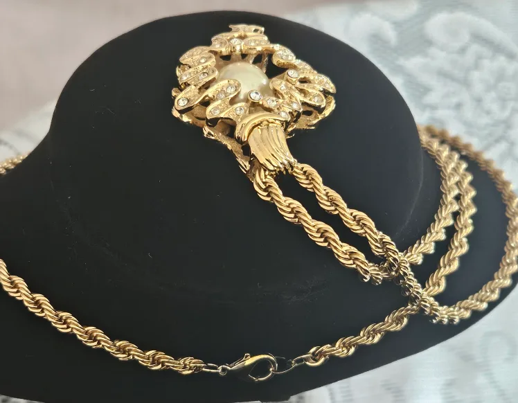 Vintage Fifth Avenue Collection Faux Pearl Pendant Necklace image indicator(8)